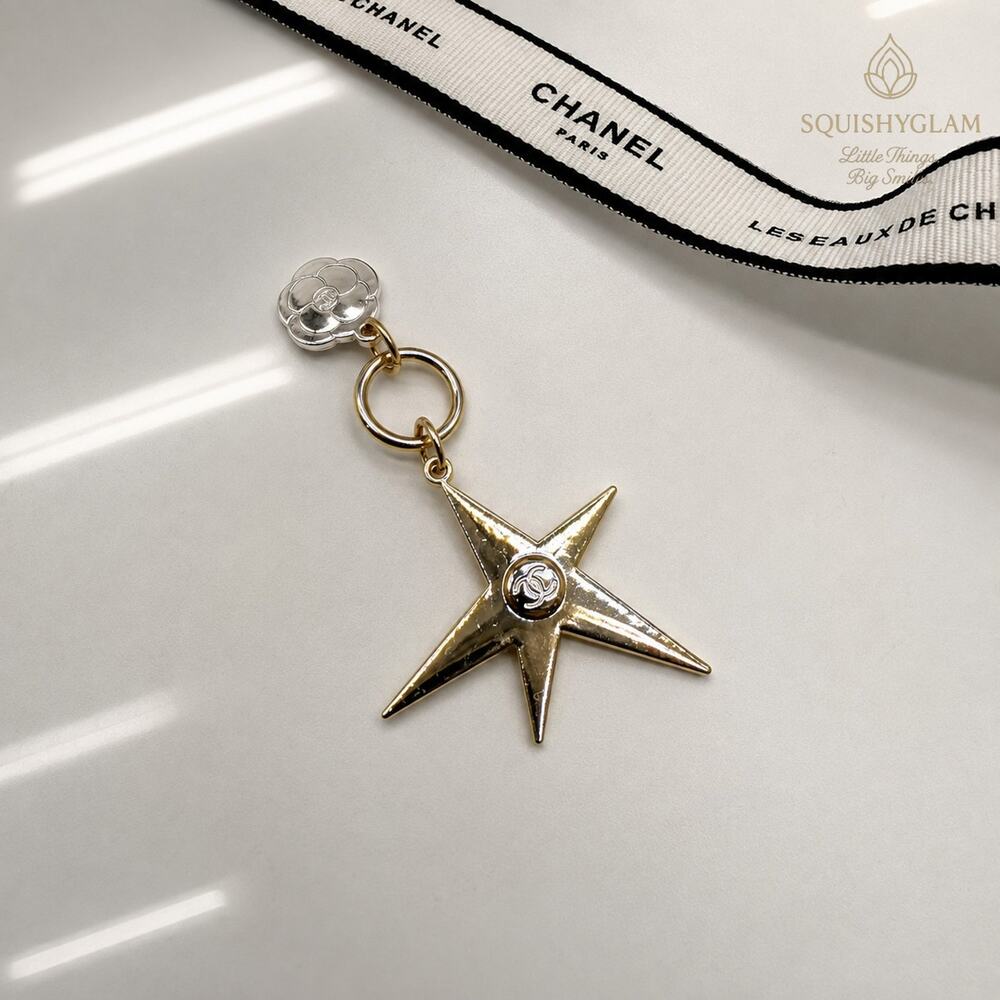 Chanel Beauté Five-Point Star Charm – Gold Tone Star Keychain Charm